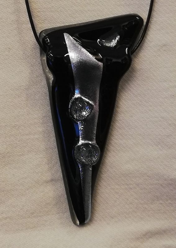 Smykke  i glass 013, sort/sølv